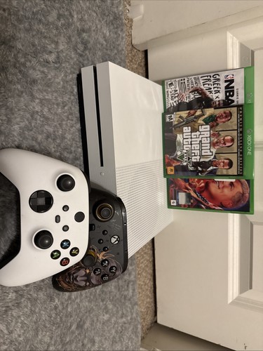 Microsoft xbox ones barelyused - microsoft,