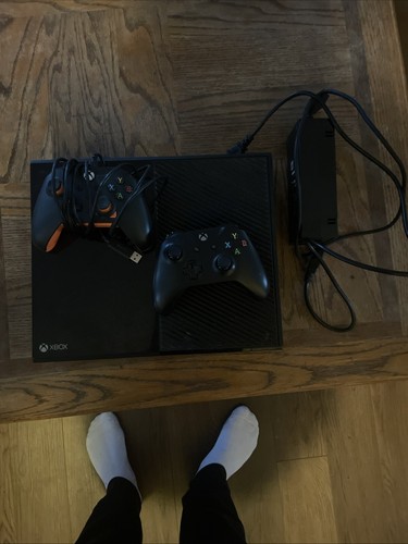 Xbox comes with - (black), 2